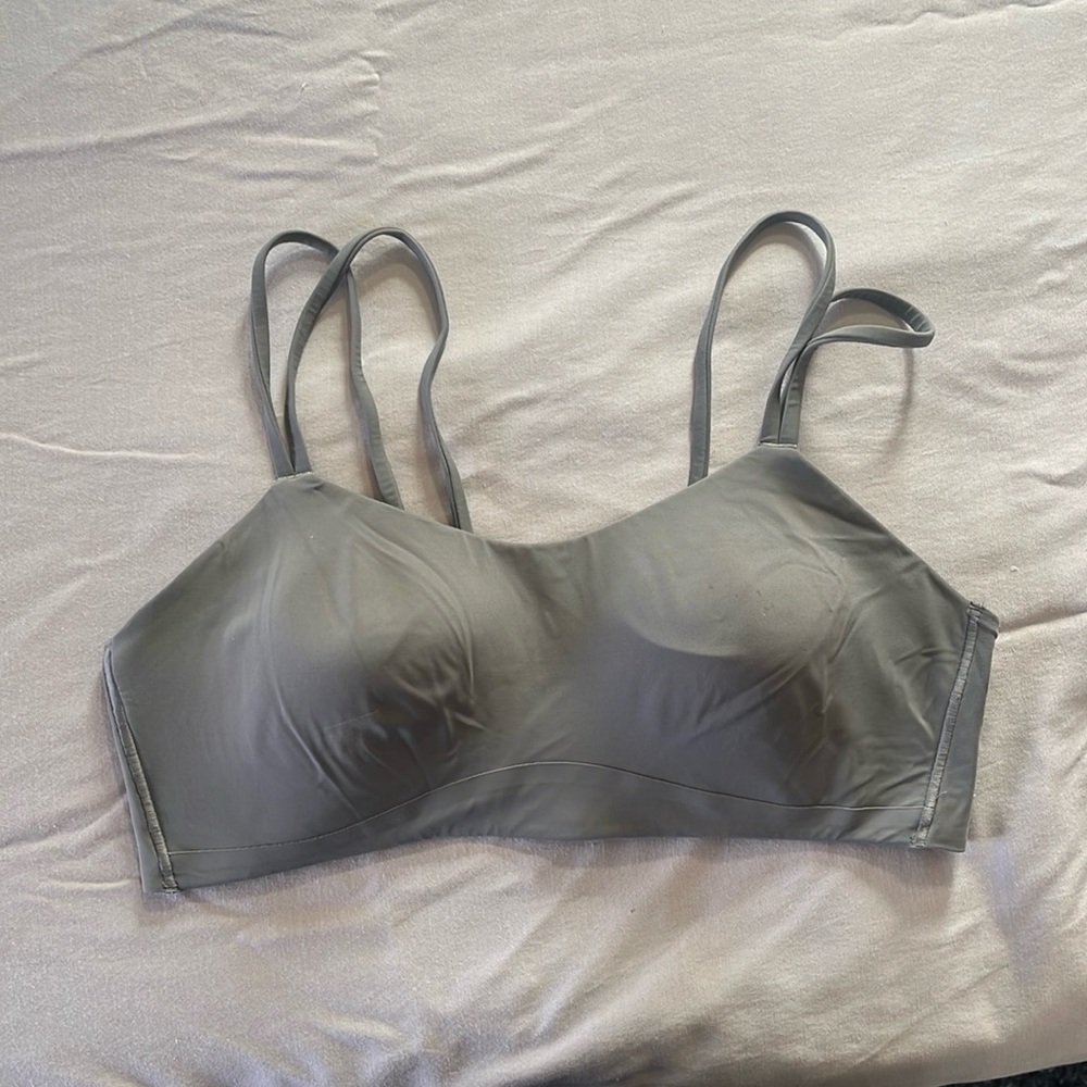 Lululemon like a cloud bra